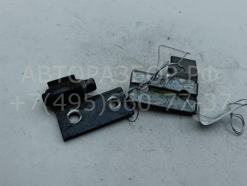 Петля двери