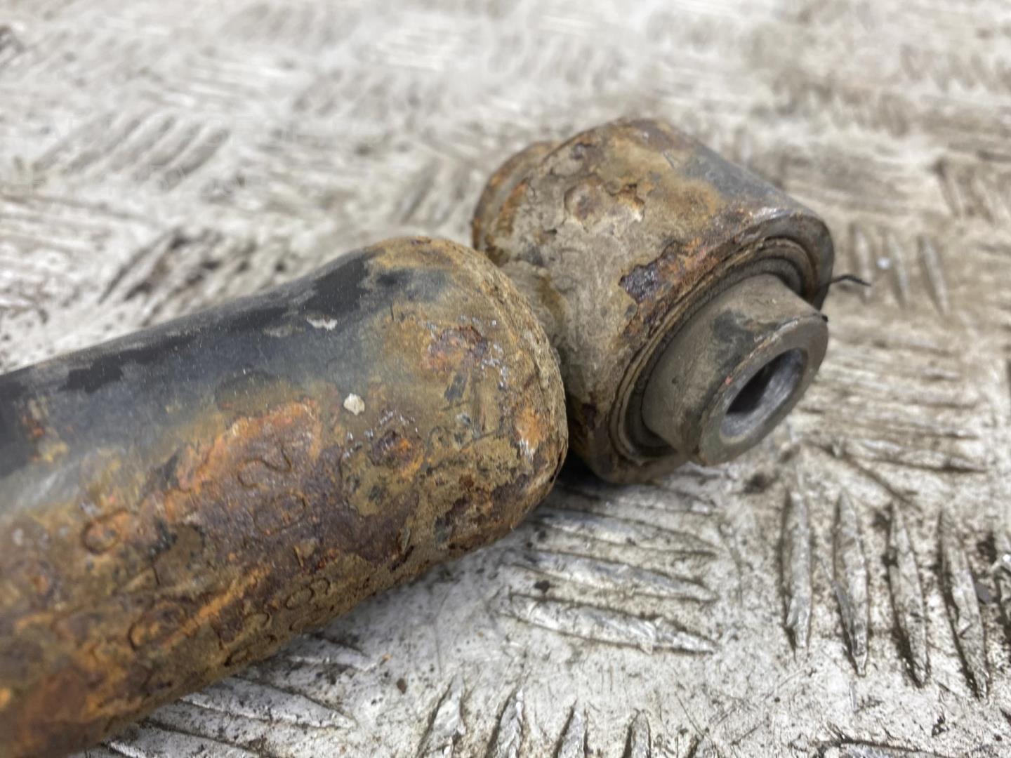 Амортизатор задний правый