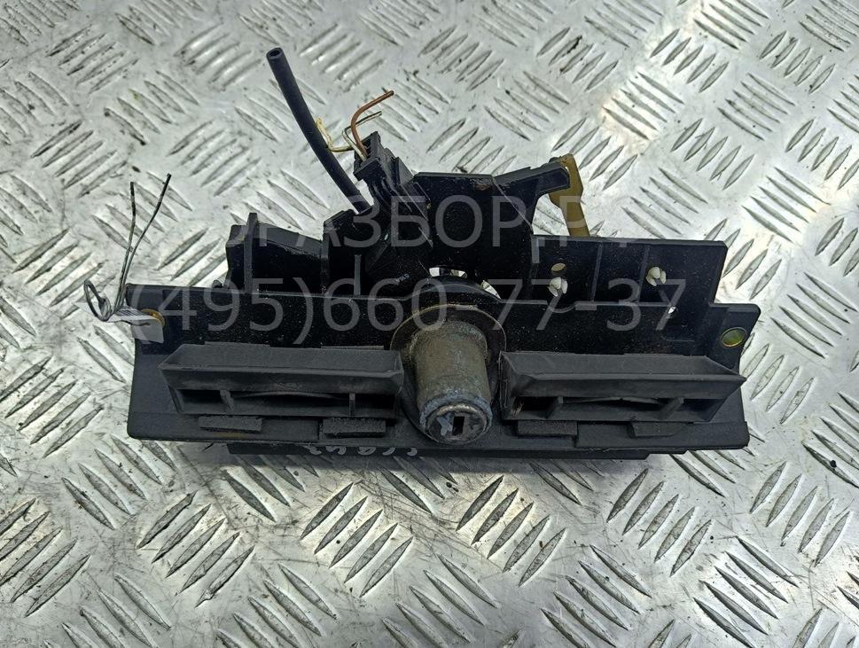 Кнопка открывания багажника