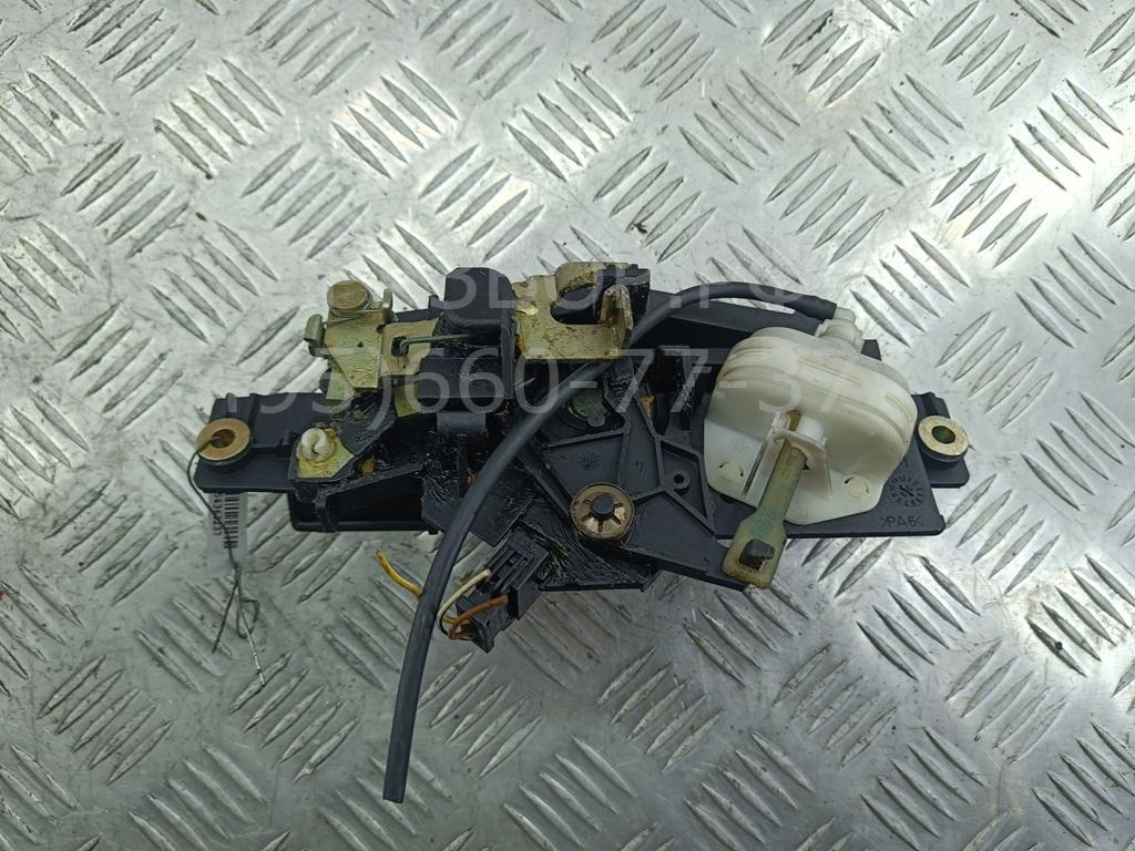 Кнопка открывания багажника