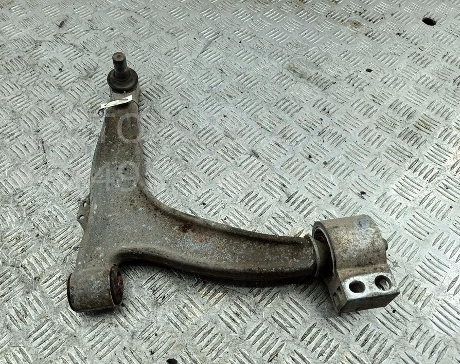 Рычаг передний правый