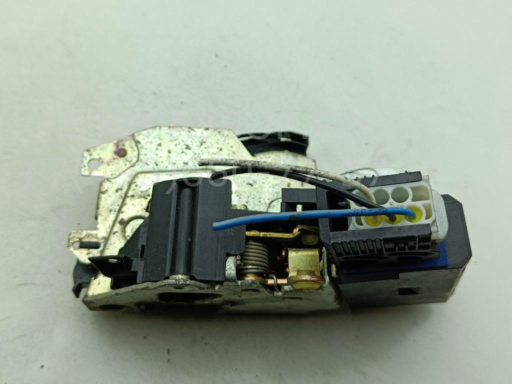 Замок двери передней правой