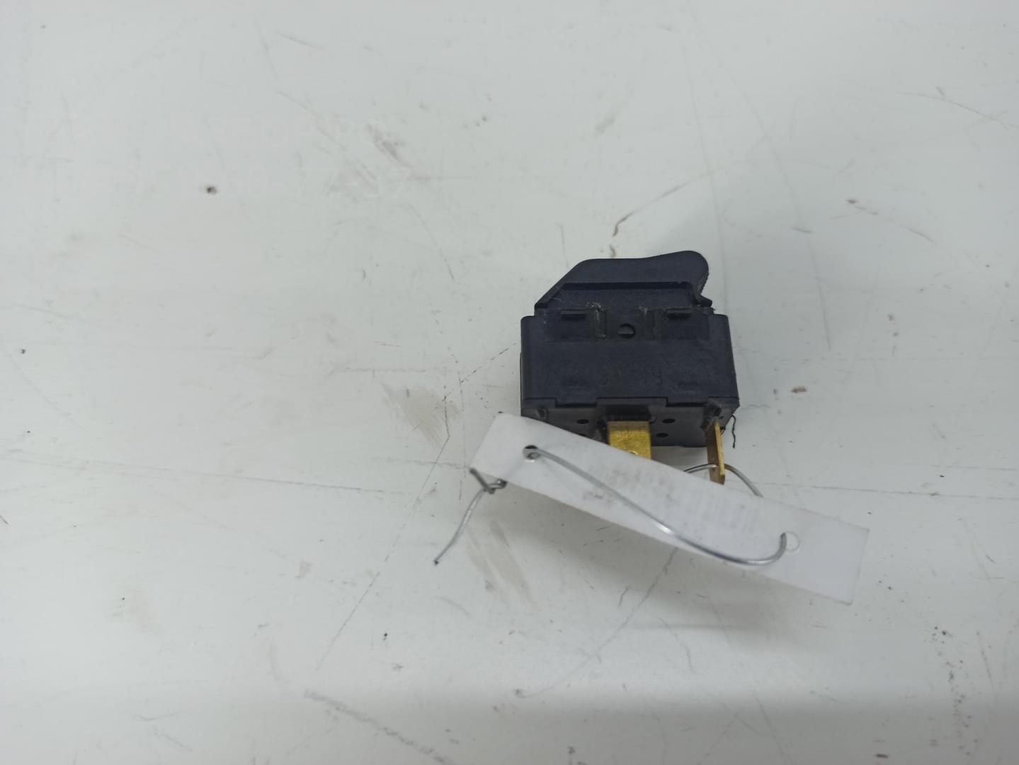 Кнопка стеклоподъемника