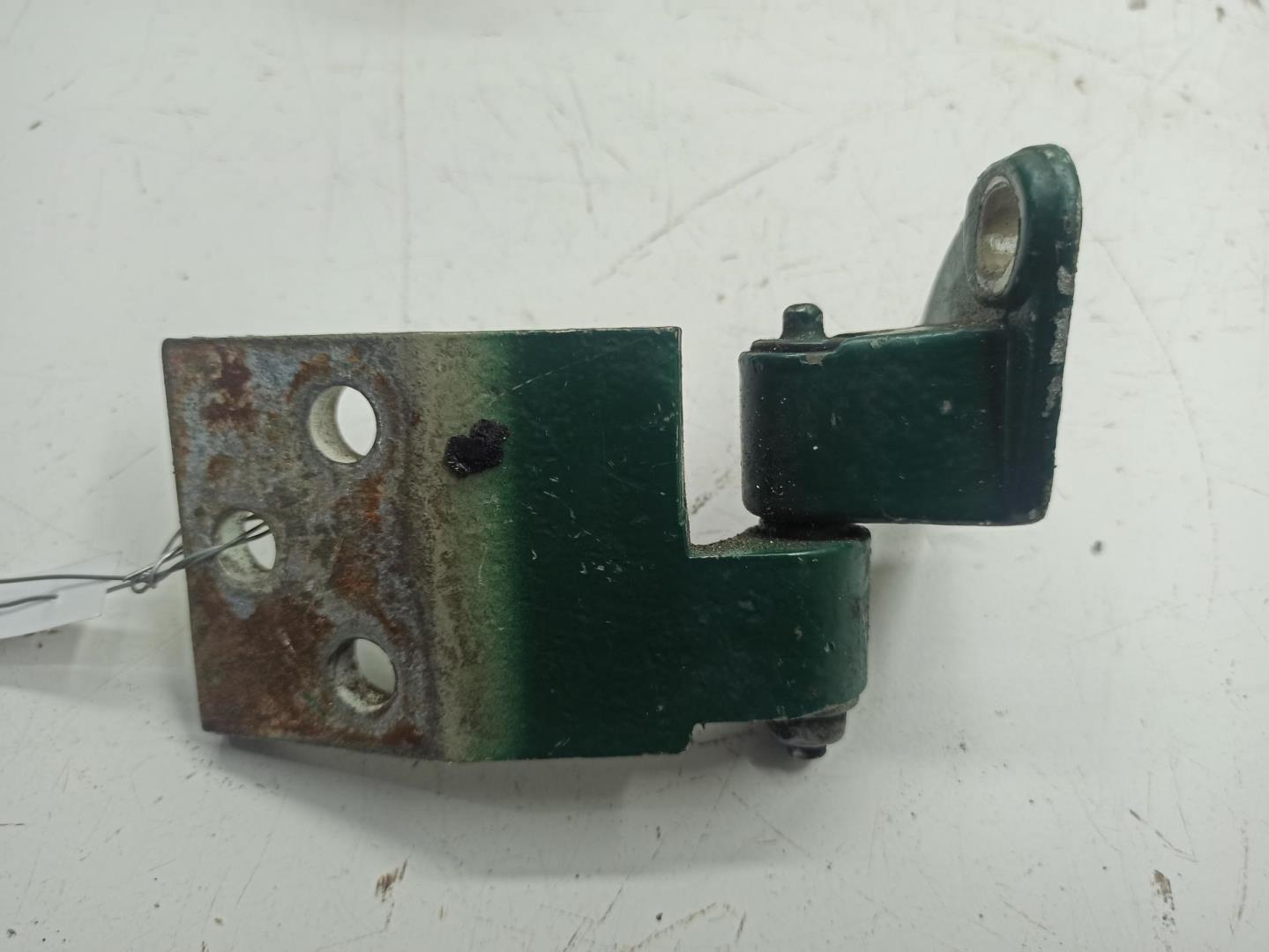 Петля двери