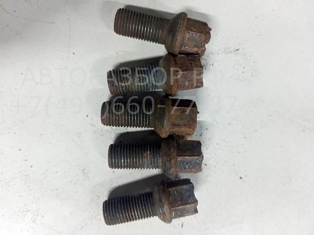 Болт колесный