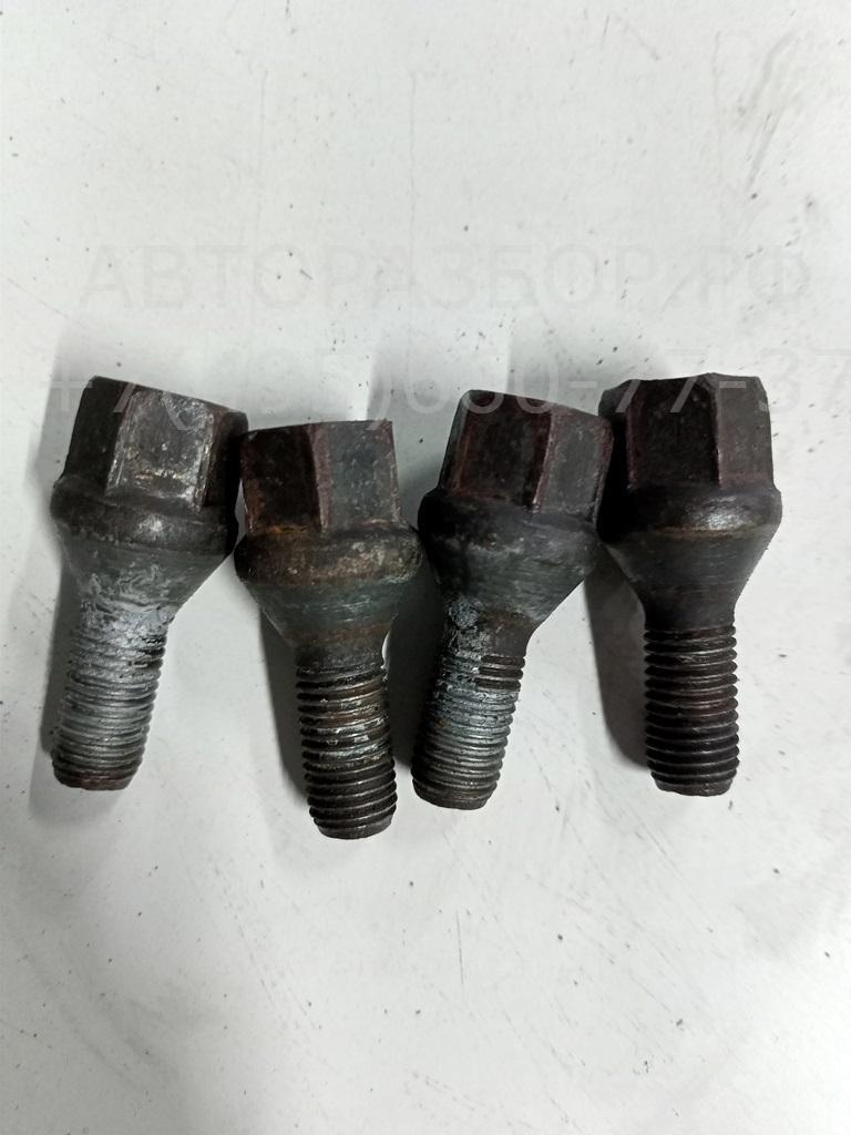 Болт колесный