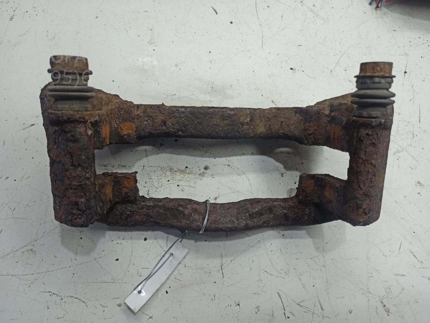 Скоба суппорта переднего