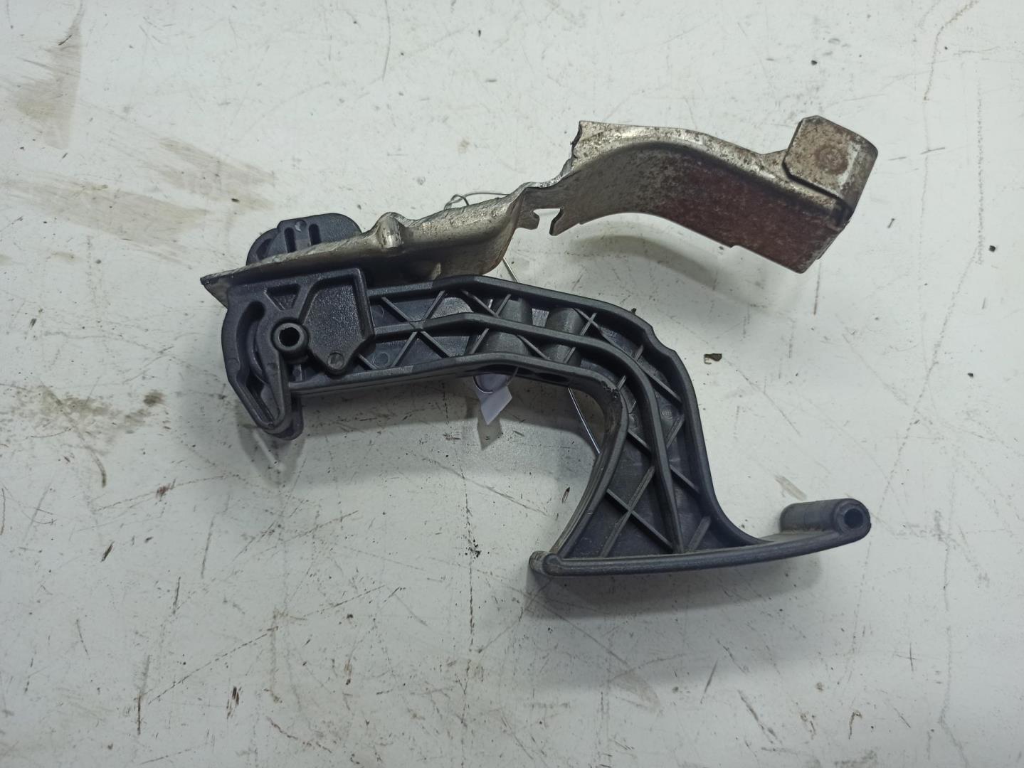 Ручка открывания капота