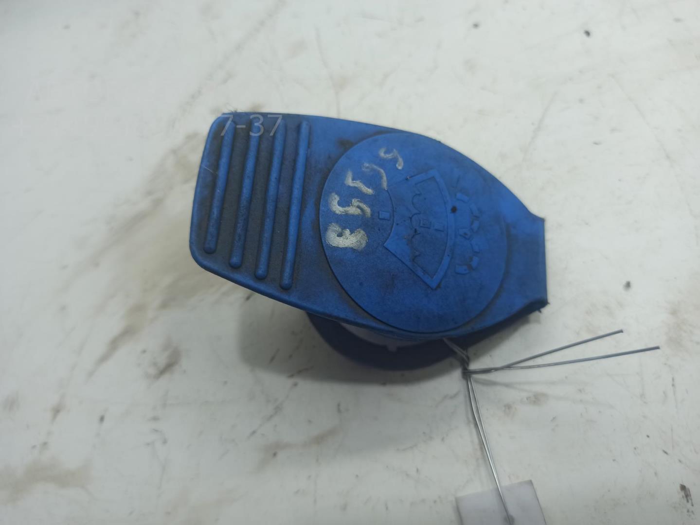 Крышка бачка омывателя