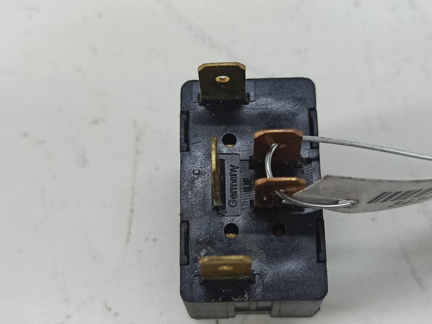 Кнопка стеклоподъемника