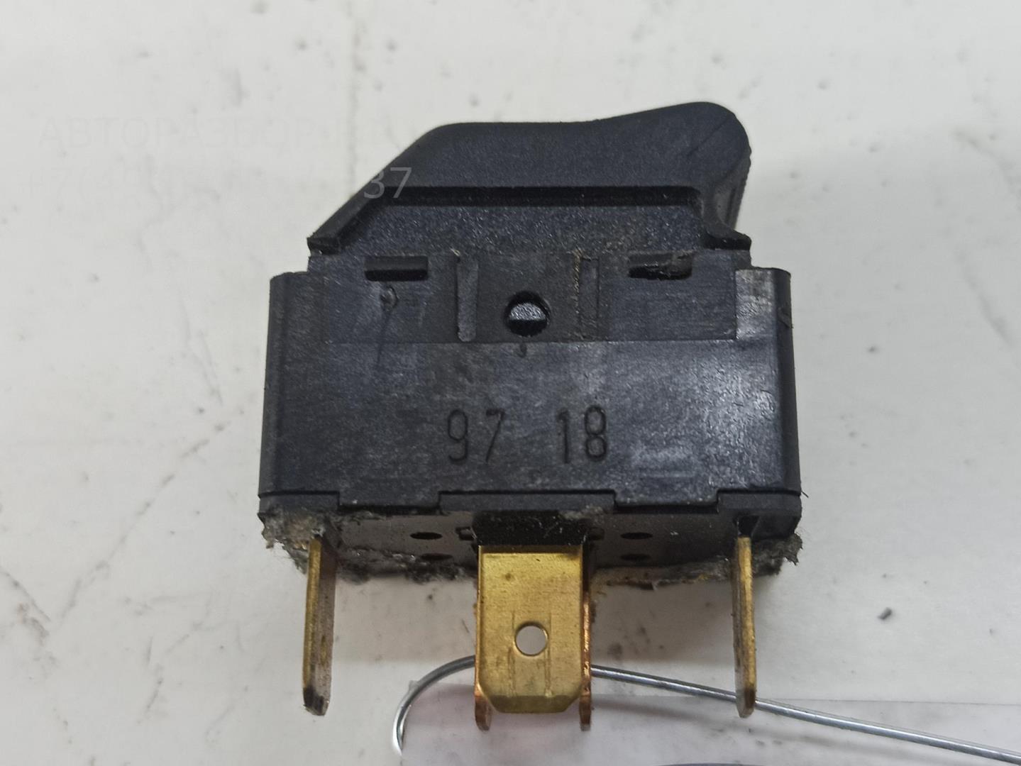 Кнопка стеклоподъемника