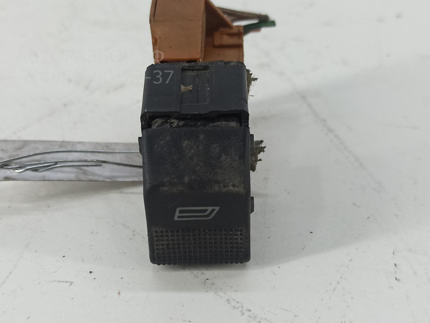 Кнопка стеклоподъемника