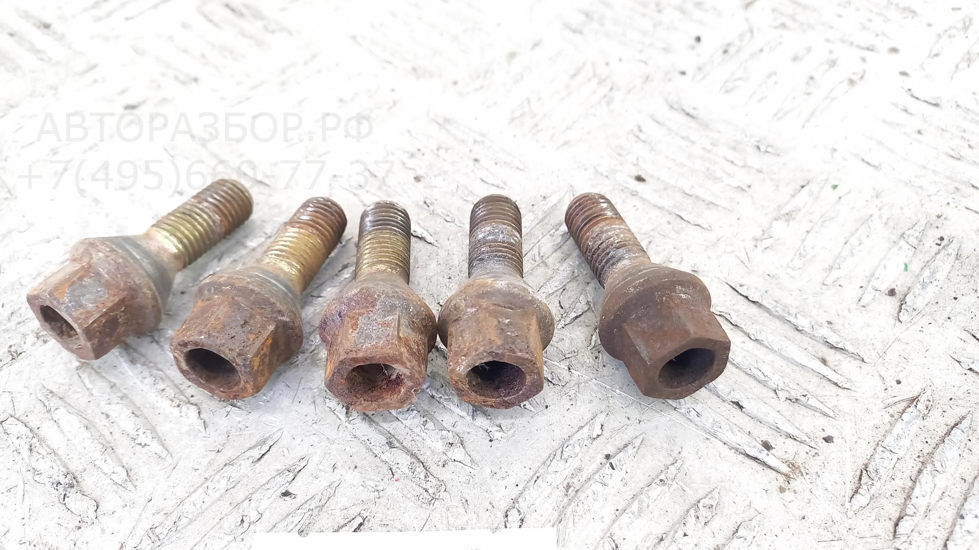 Болт колесный