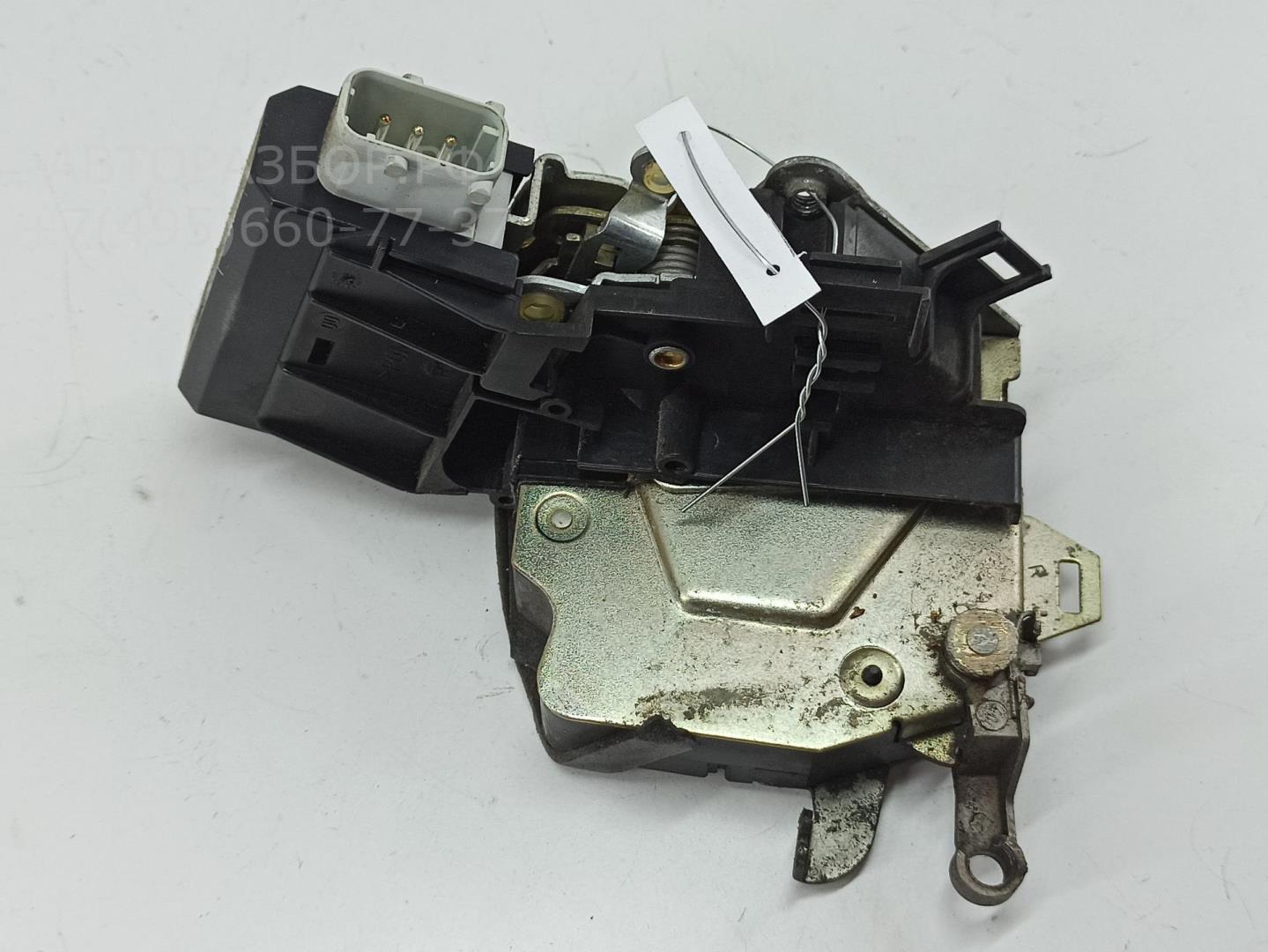 Замок двери передней правой