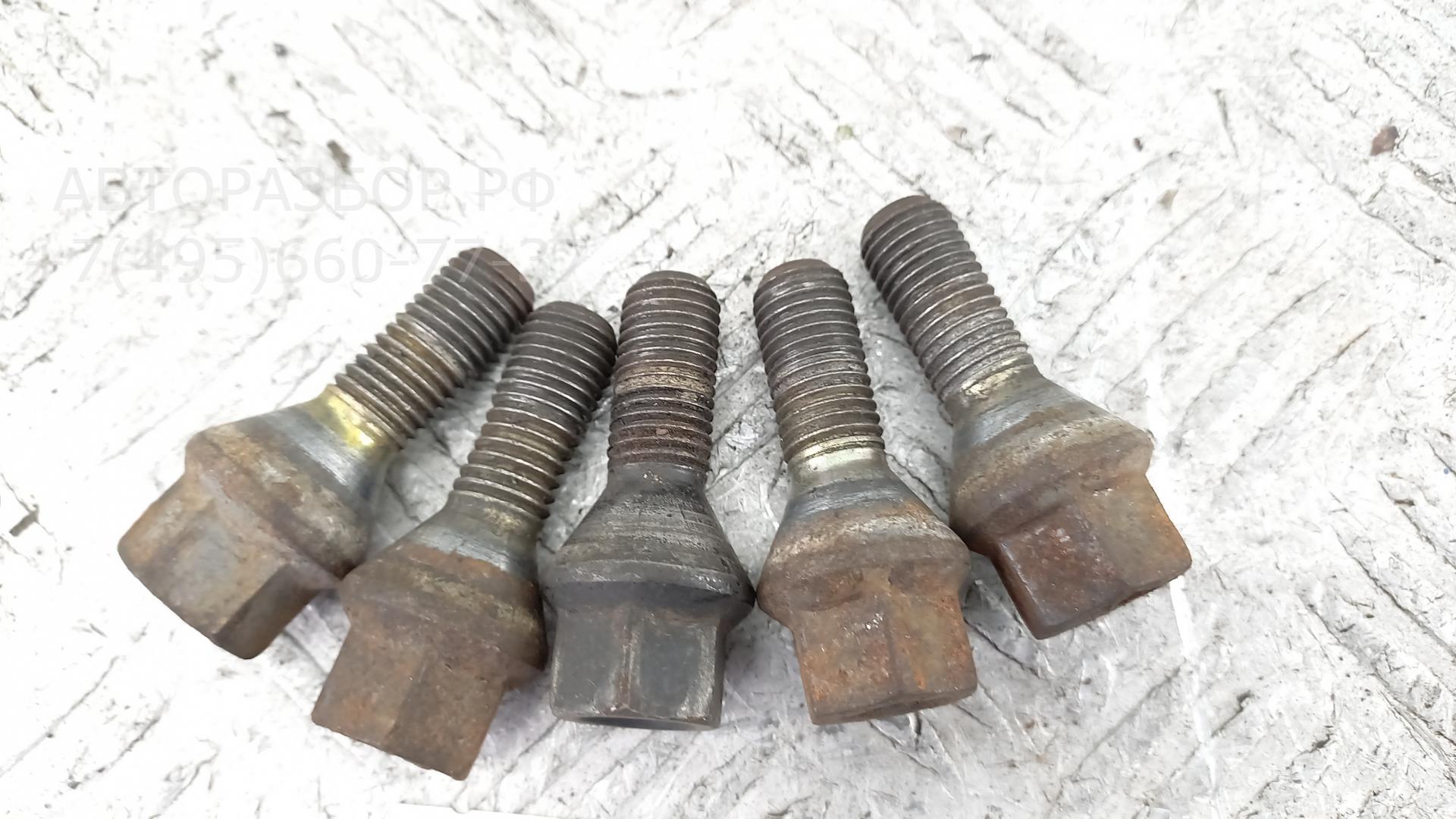 Болт колесный