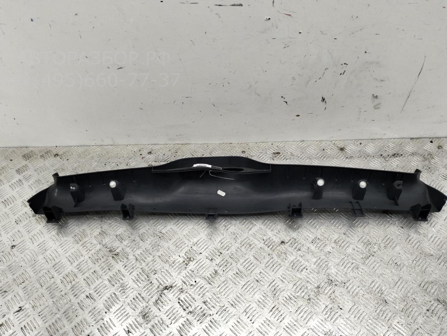 Накладка крышки багажника