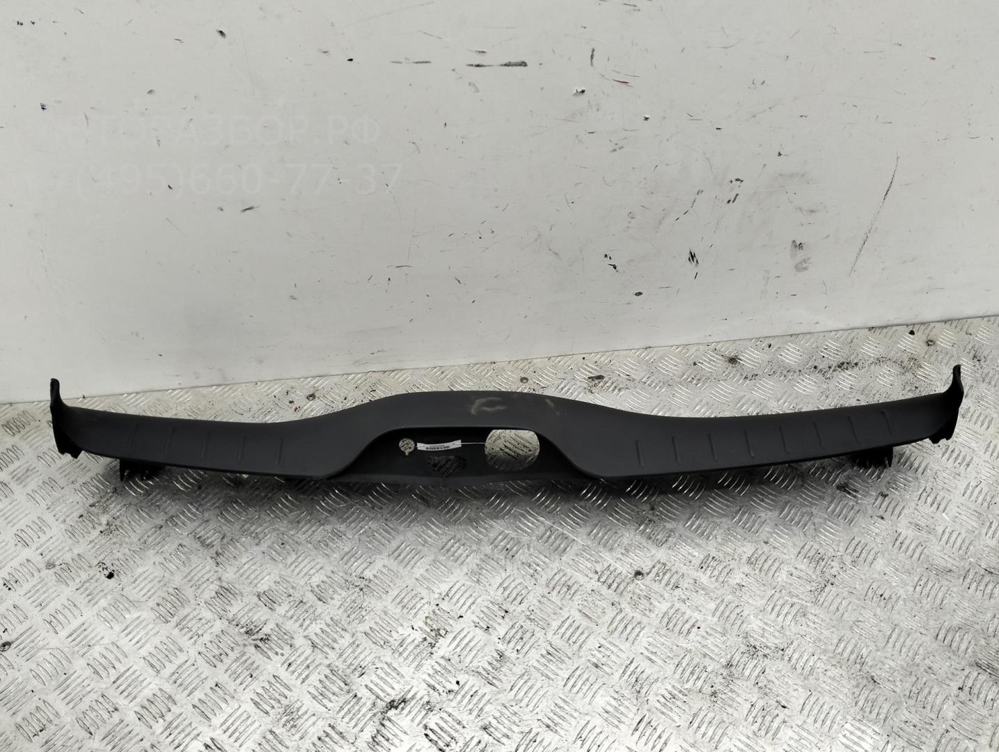 Накладка крышки багажника