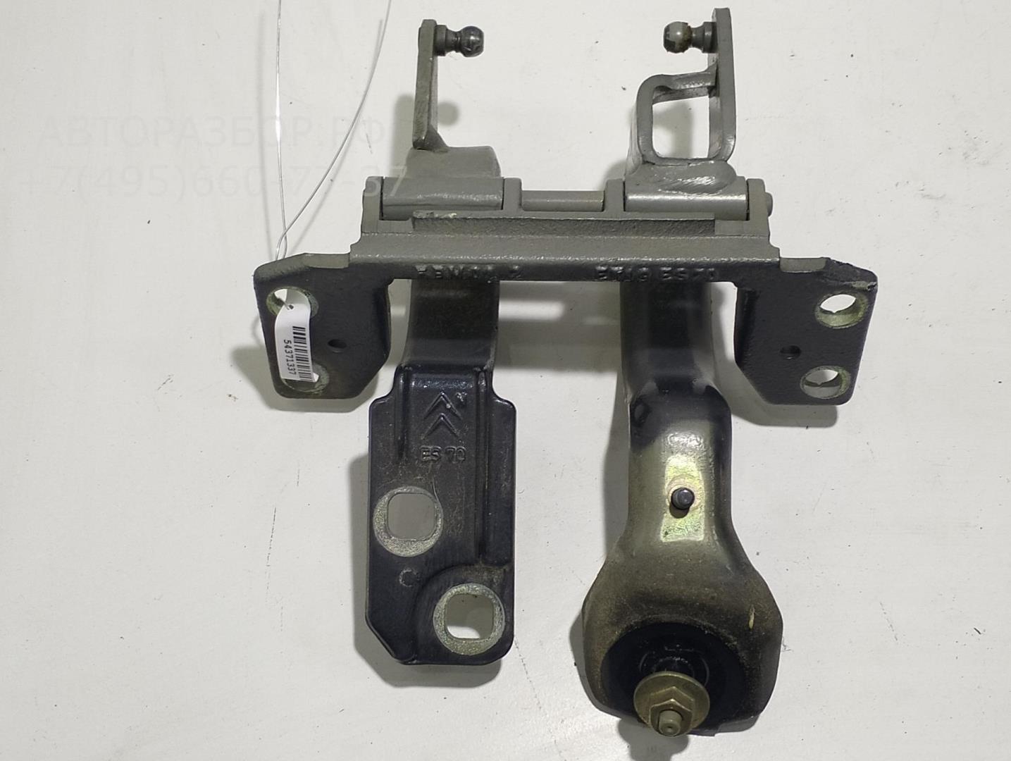 Петля крышки багажника