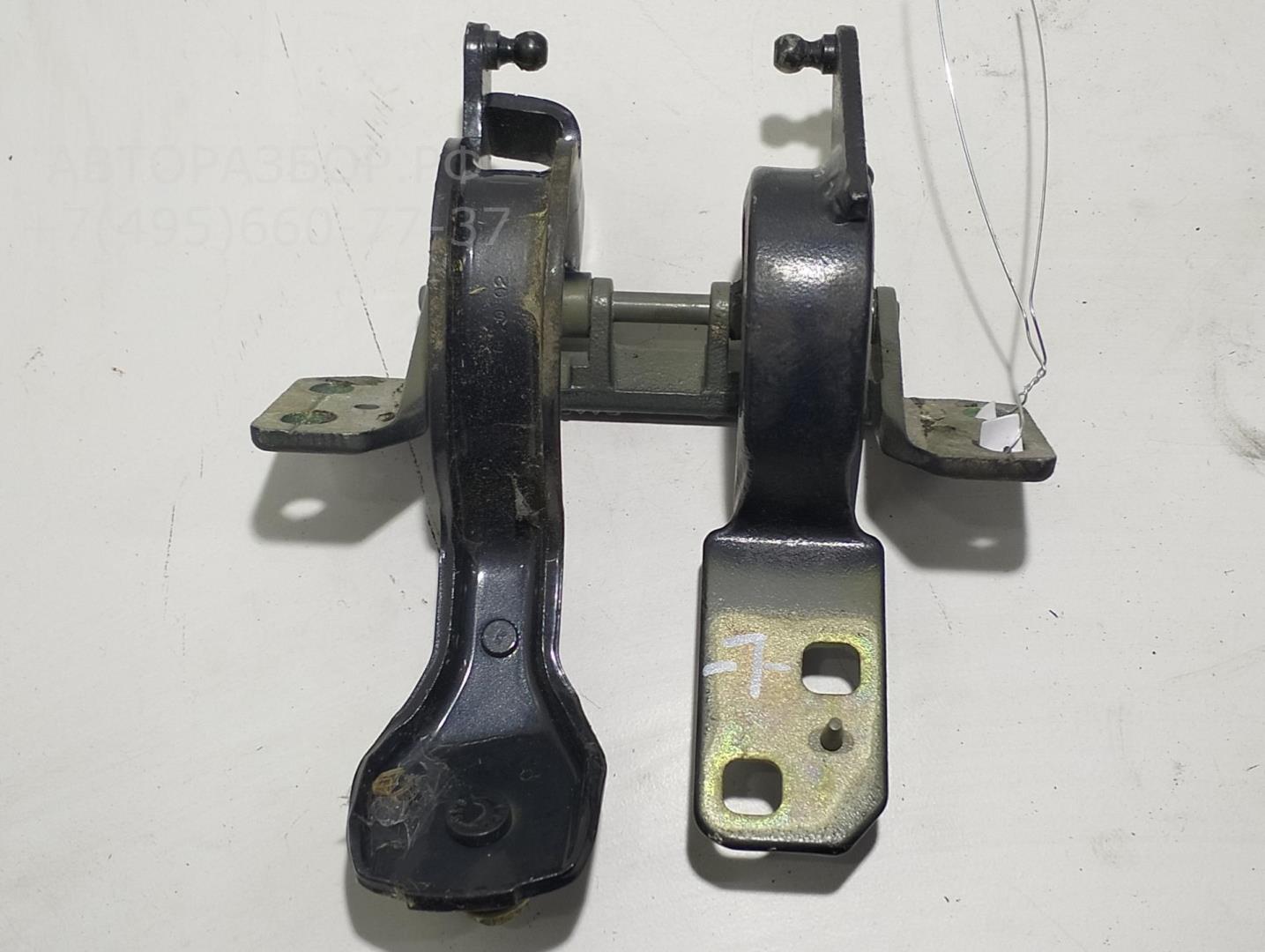 Петля крышки багажника