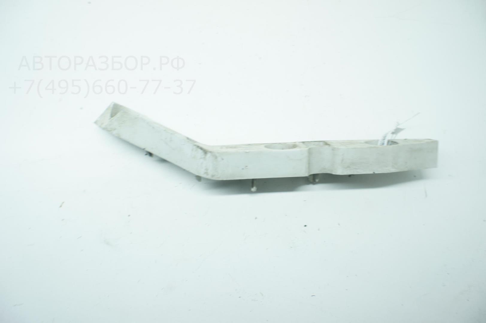 Кронштейн переднего бампера правый