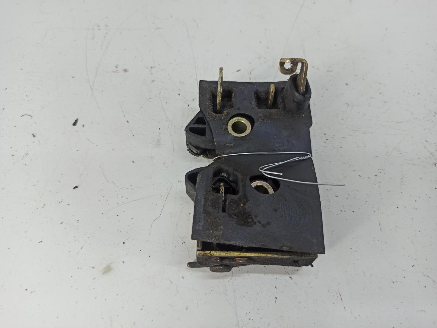 Замок двери задней левой