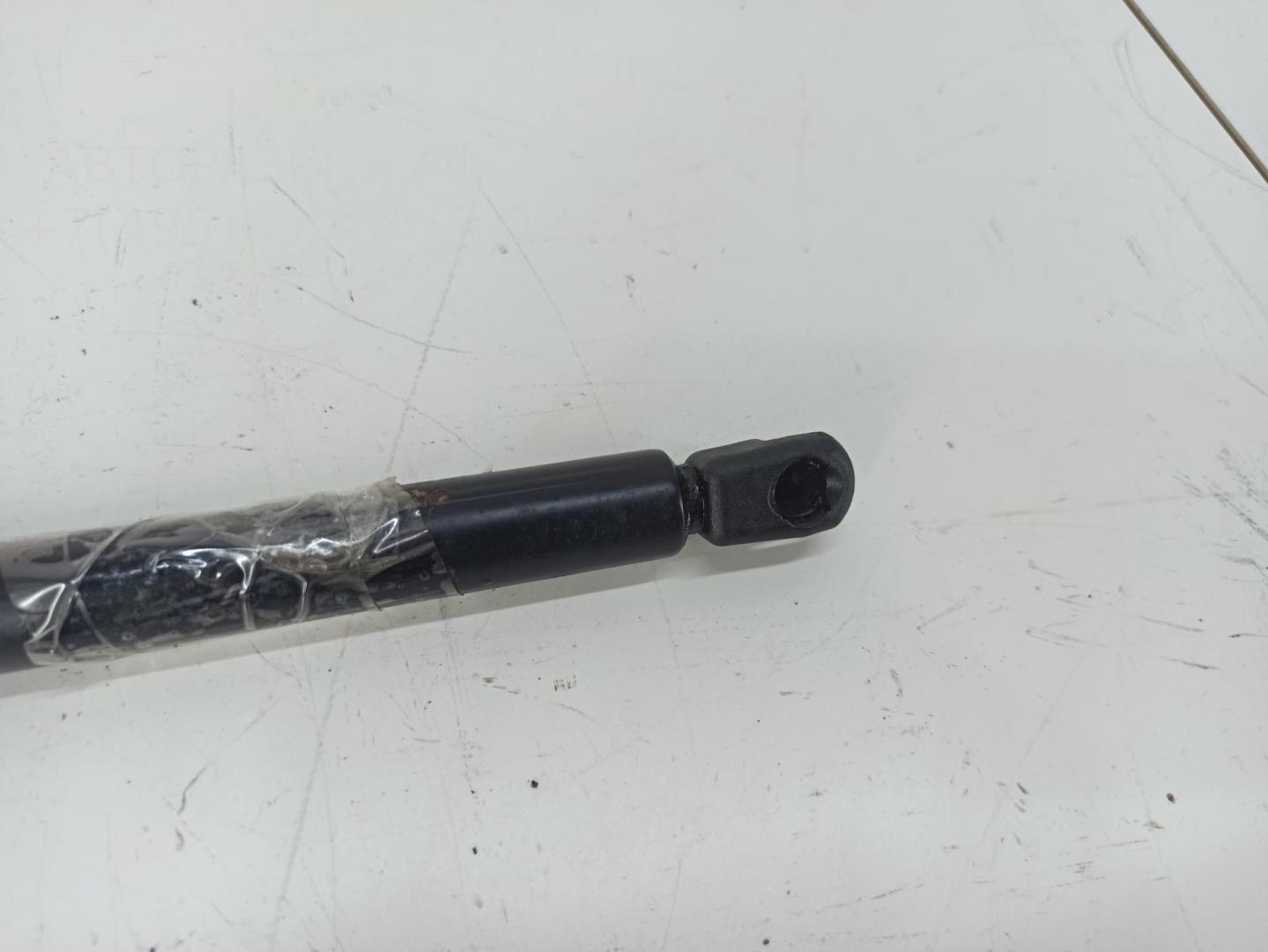 Амортизатор капота