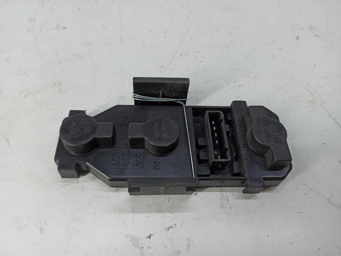 Плата заднего фонаря левого