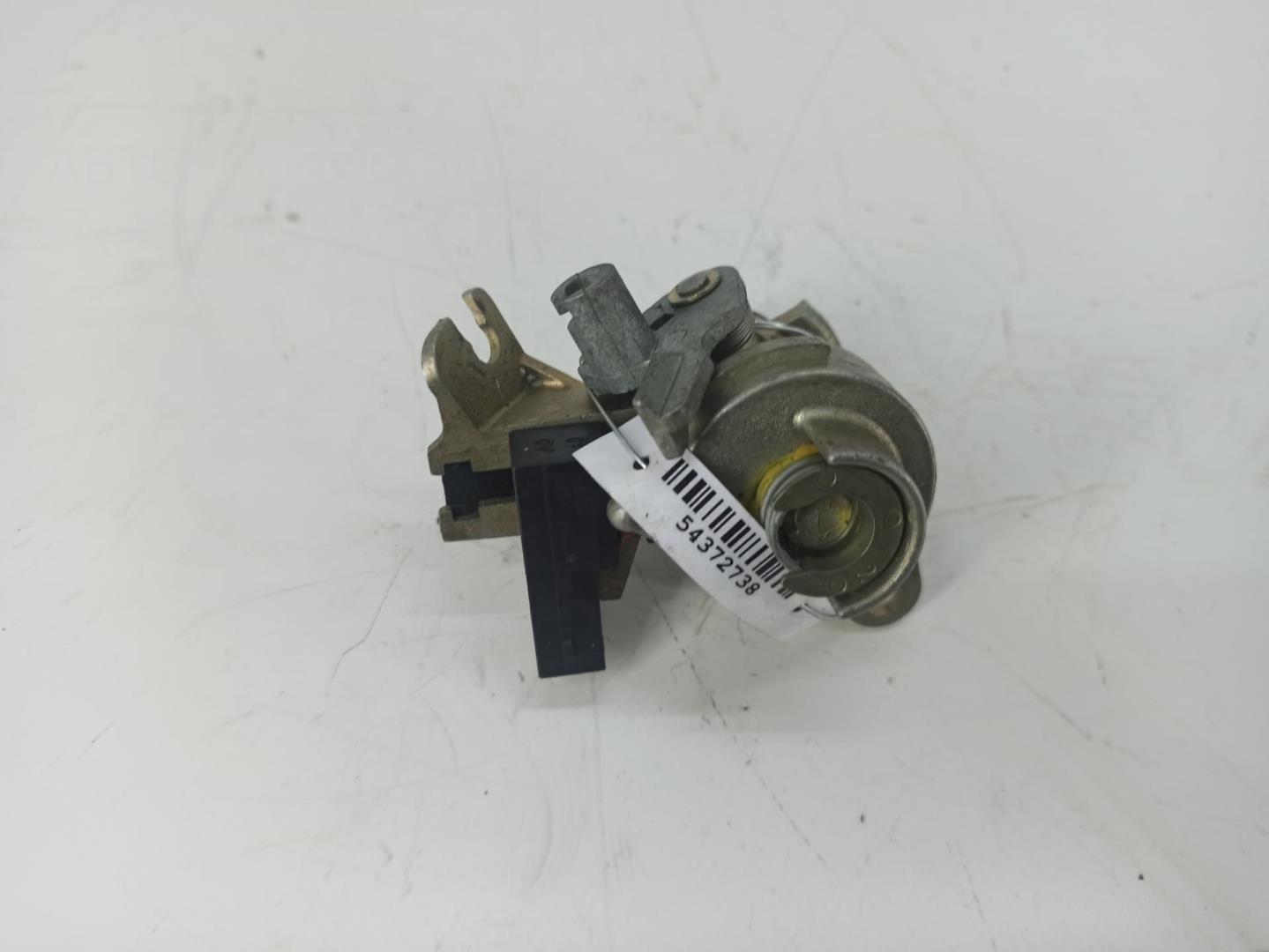 Вставка замка багажника