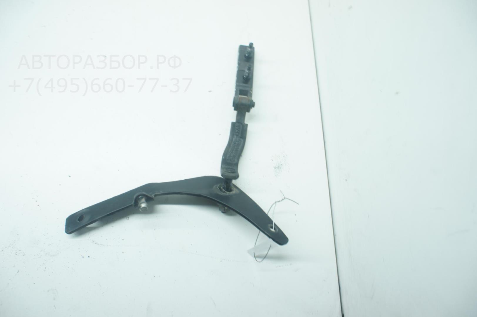 Петля крышки багажника