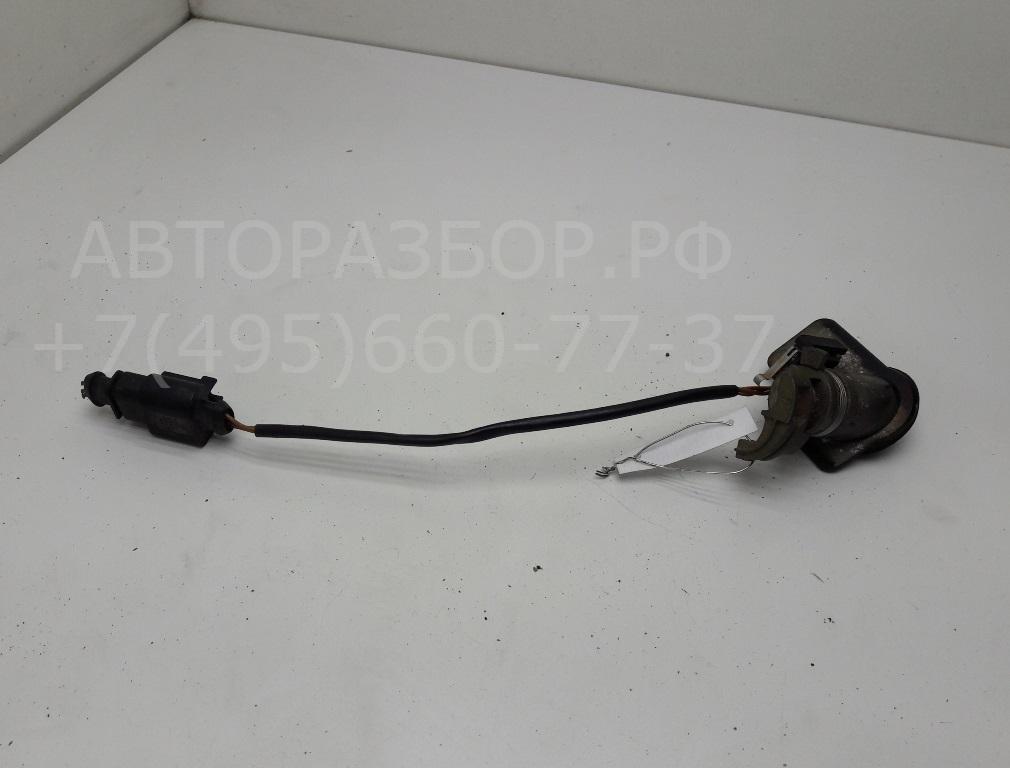 Вставка замка багажника