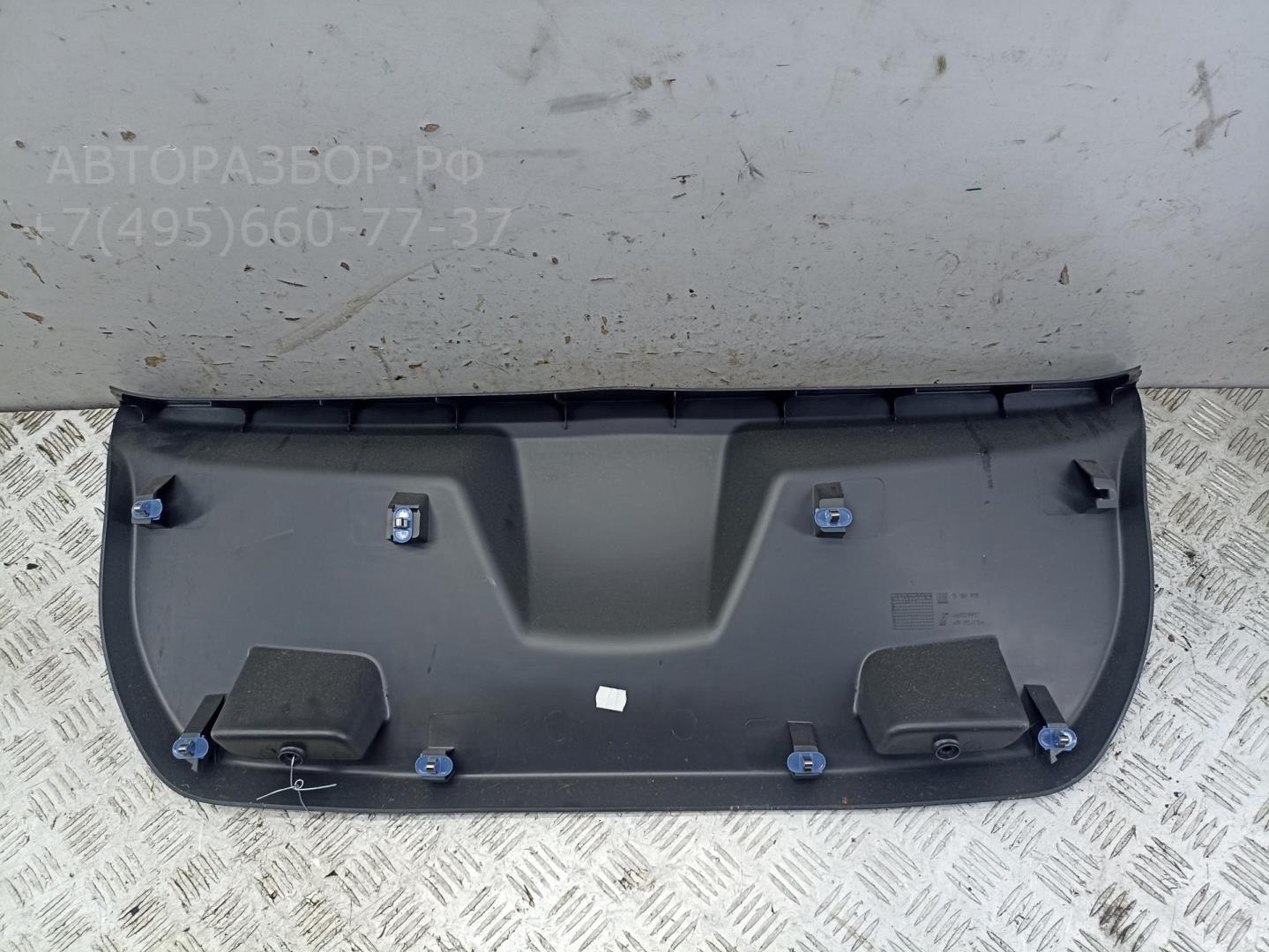 Обшивка крышки багажника