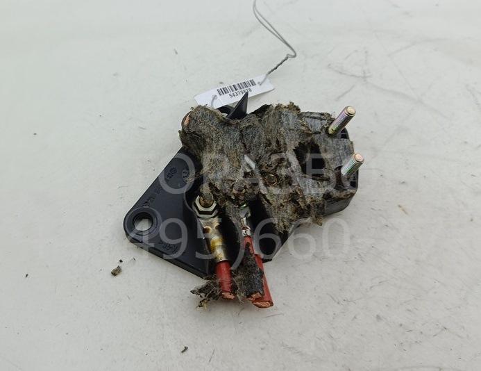 Клемма аккумулятора +