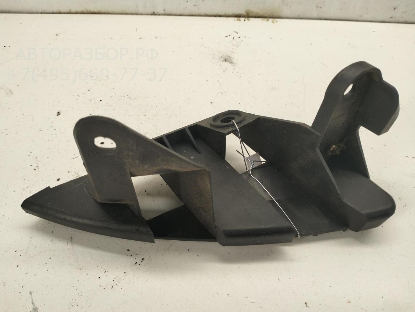 Кронштейн заднего бампера правый