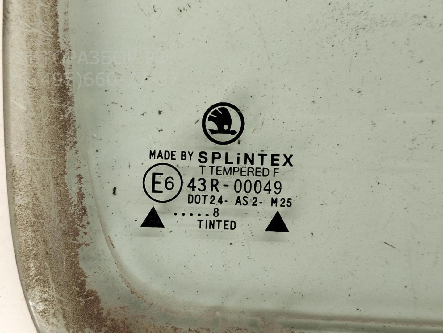 Стекло двери задней правой (форточка)