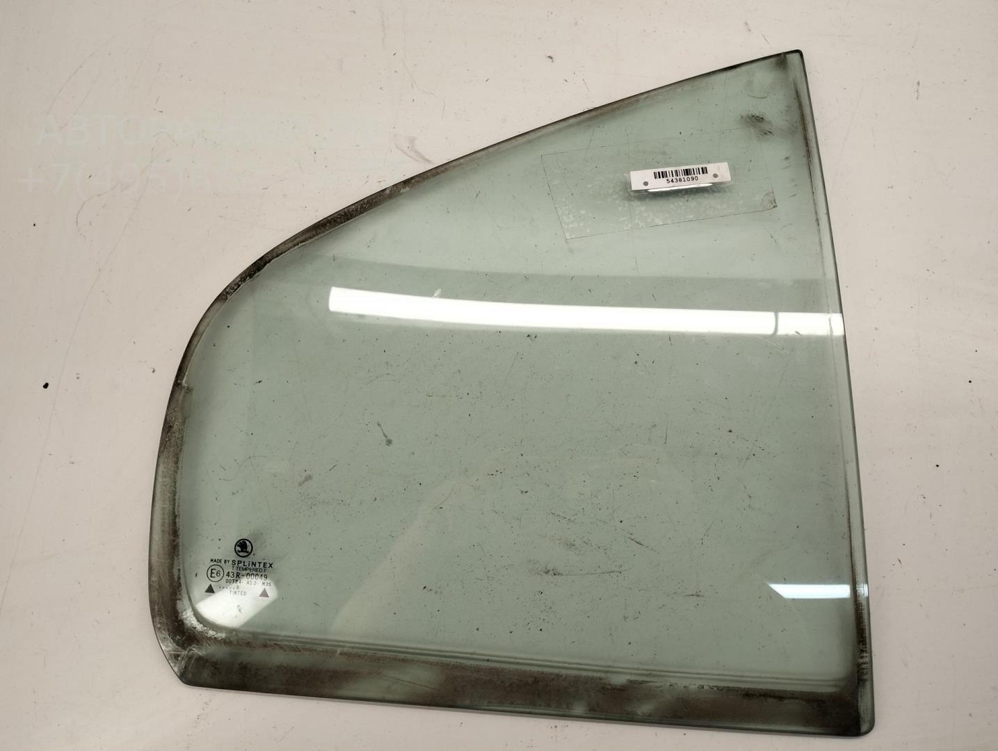 Стекло двери задней правой (форточка)