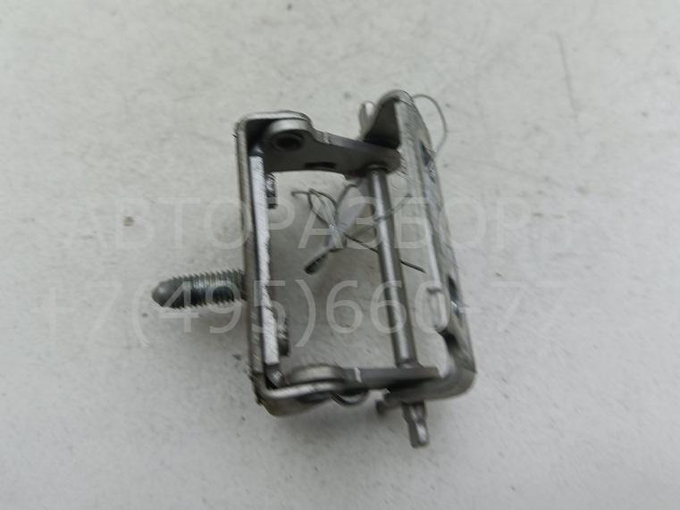 Петля крышки багажника