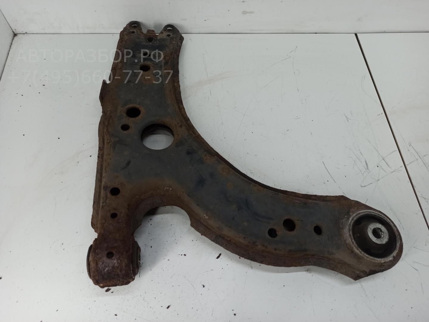 Рычаг передний левый