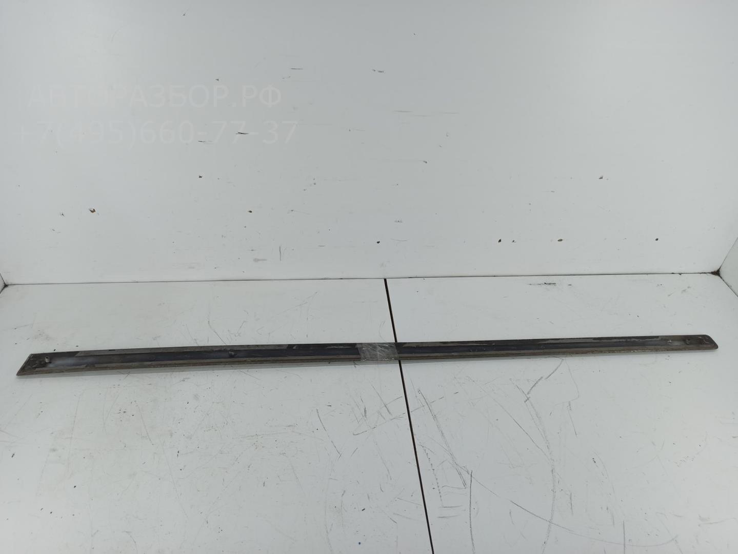 Накладка двери передней правой