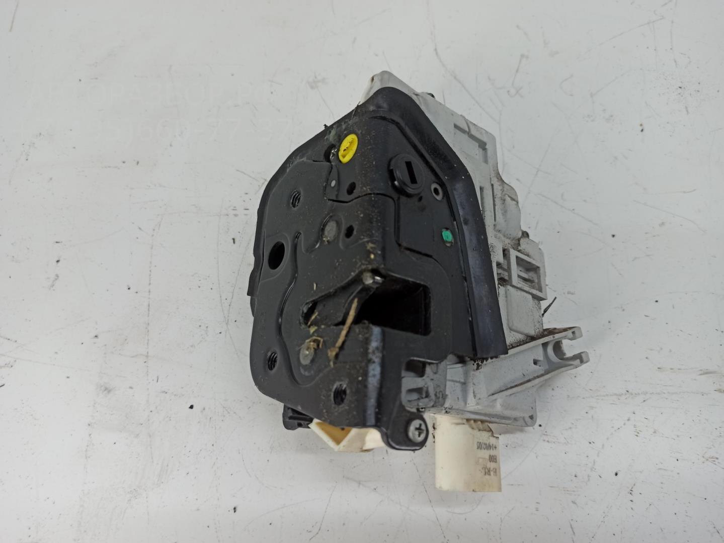 Замок двери задней левой