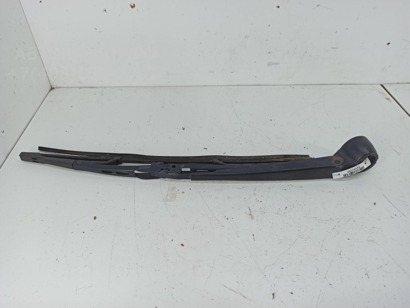 Поводок стеклоочистителя заднего