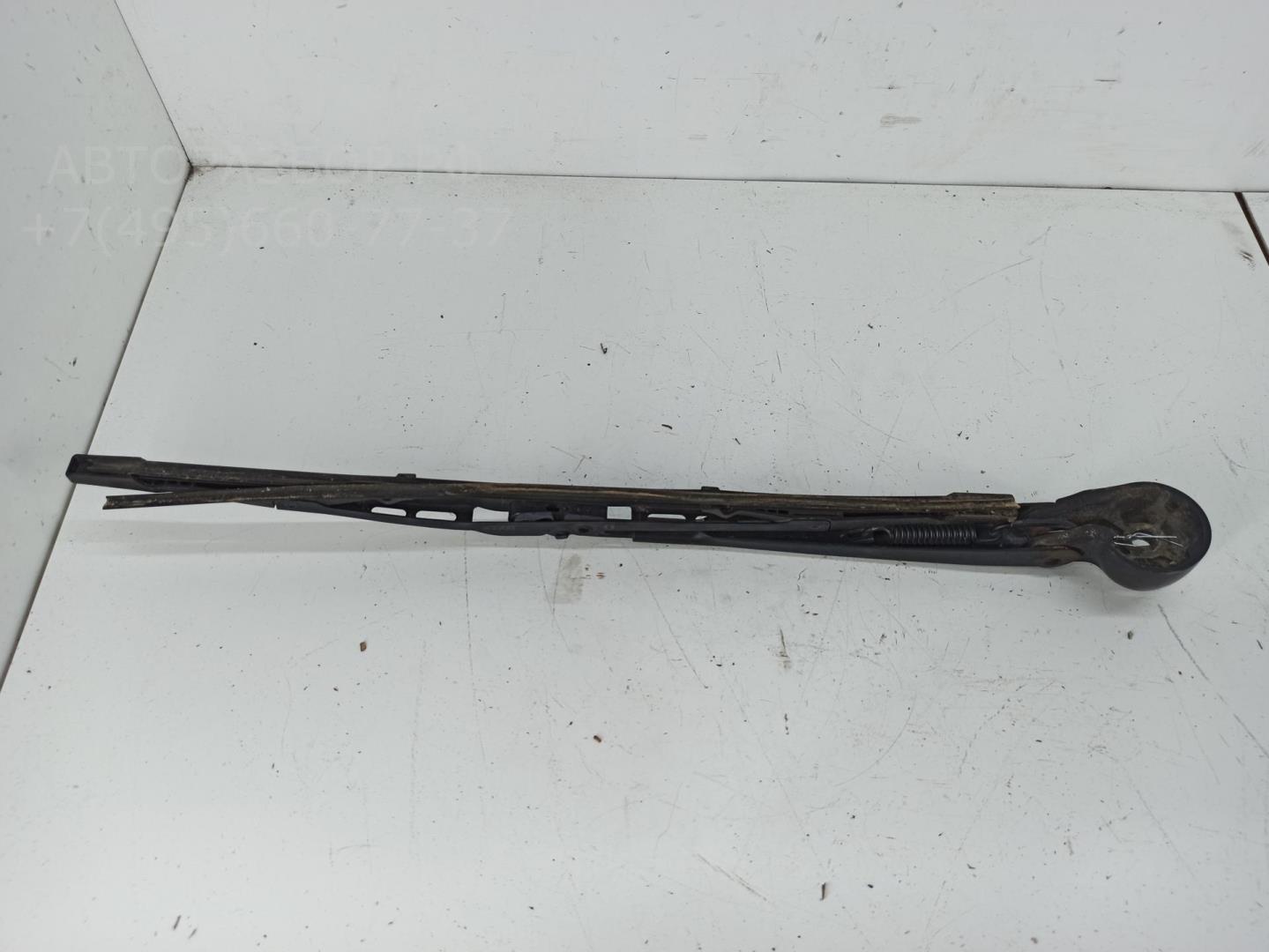 Поводок стеклоочистителя заднего