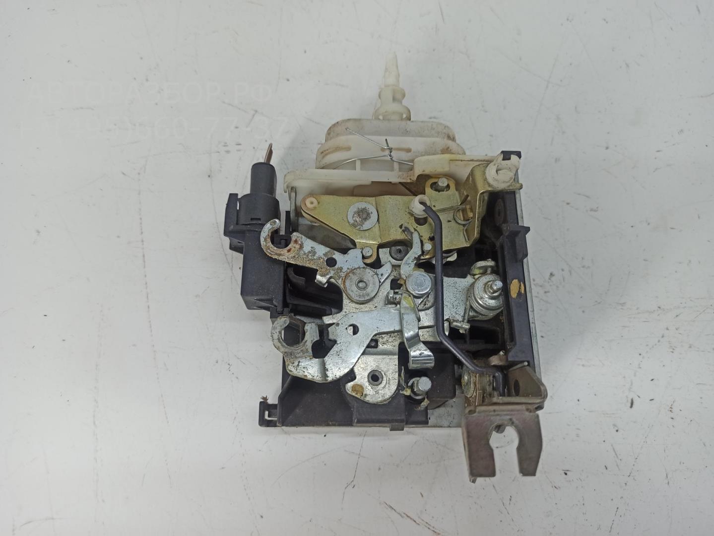 Замок двери передней правой