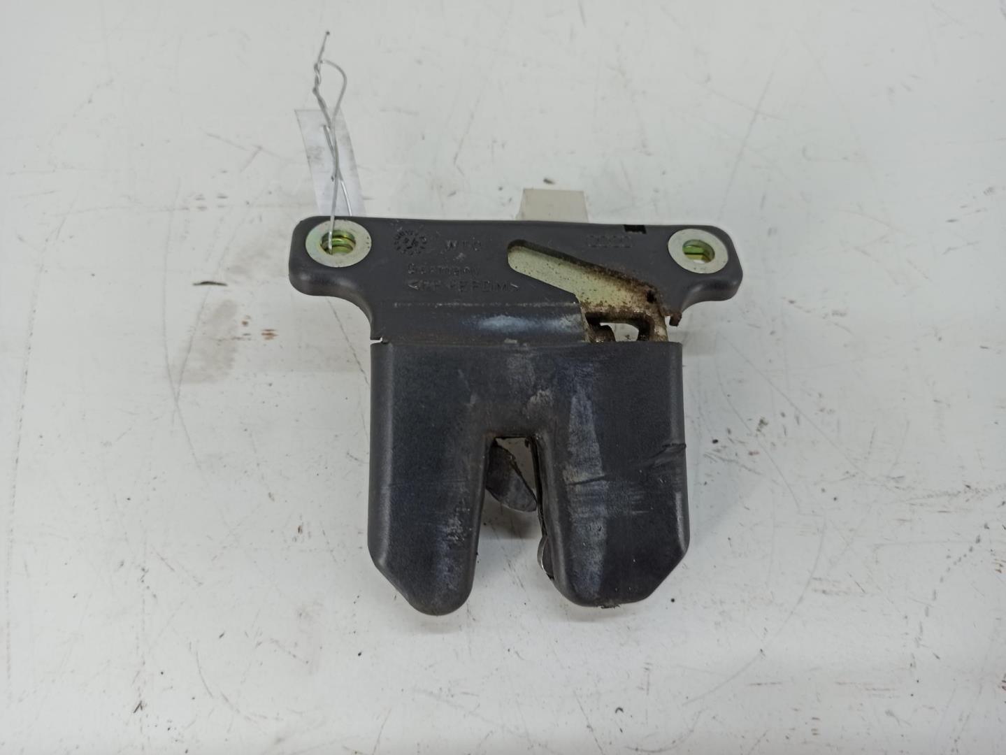 Замок багажника