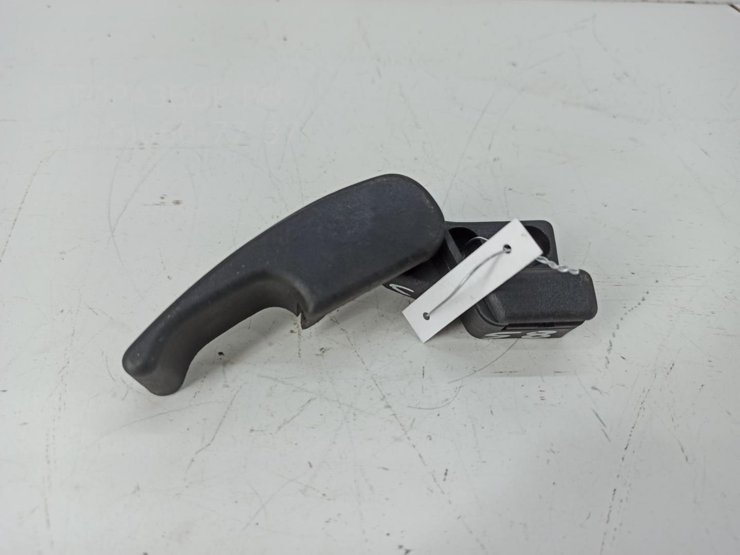 Ручка открывания капота