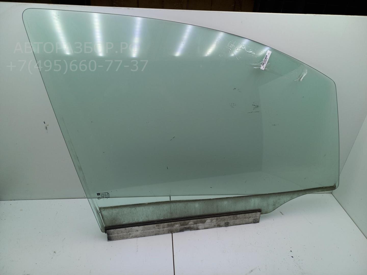 Стекло двери передней правой