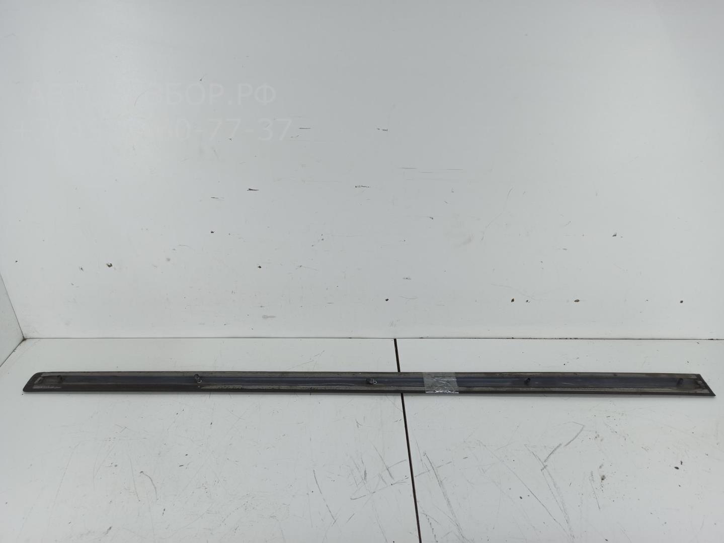 Накладка двери передней правой