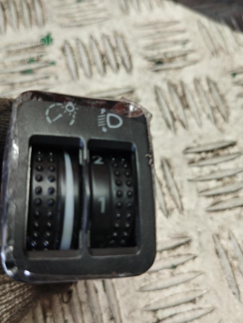 Кнопка корректора фар