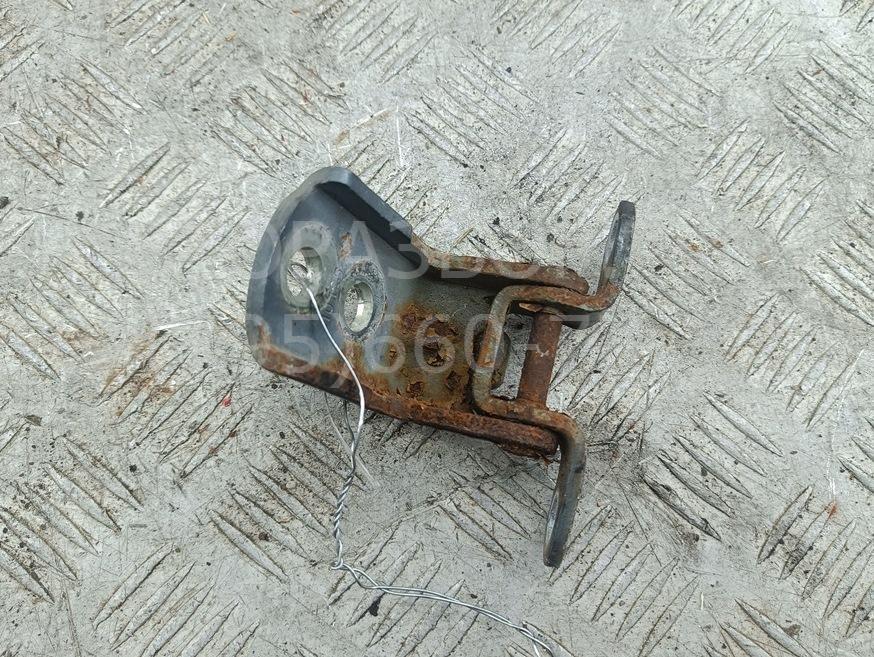 Петля двери