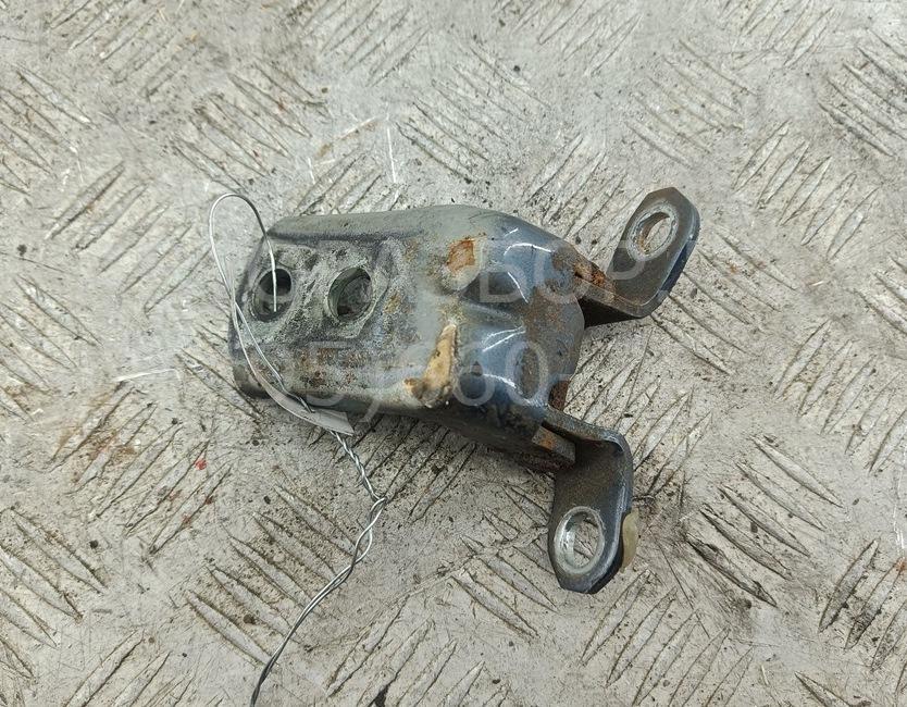 Петля двери