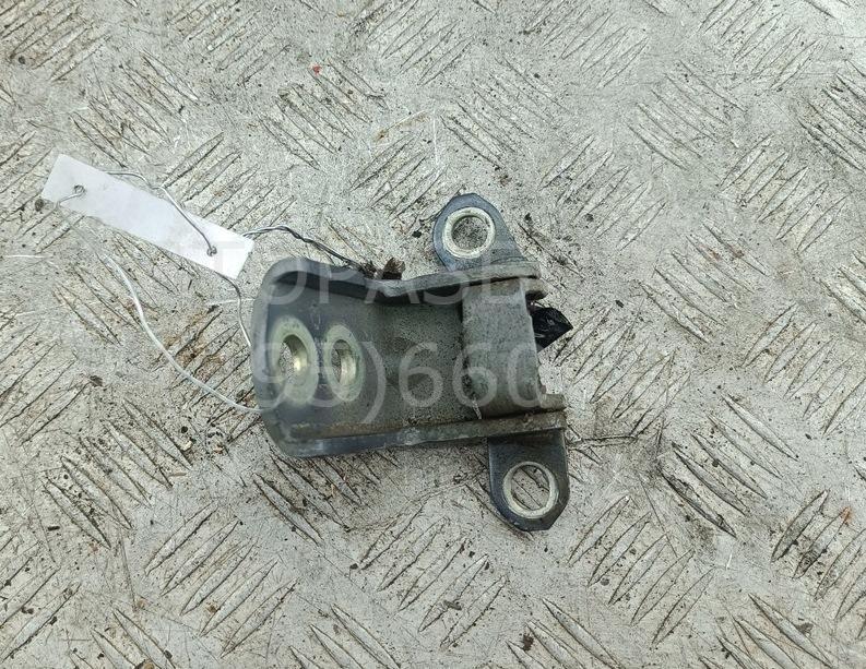 Петля двери